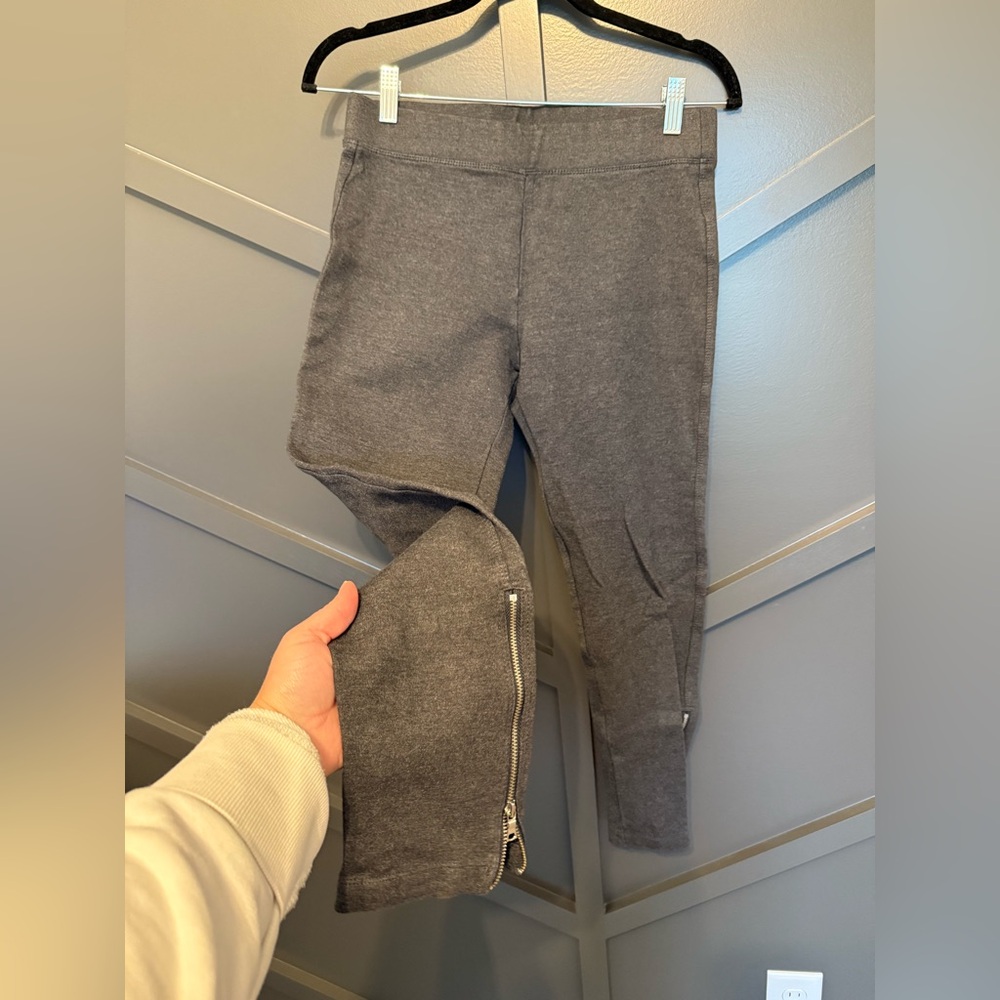 💙Gray Gap Ponte thick leggings with ankle zip detail